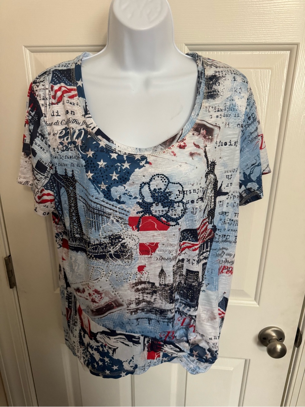 Thomas & Olivia Women's Patriotic Flag Print Tee - Red, White & Blue LRG